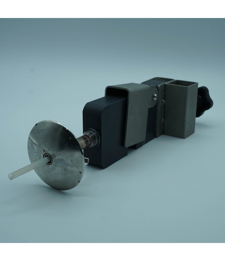 Posterior oral dispenser